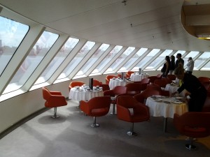  La llegada a Buenos Aires por los ventanales del Francisco Papa de Buquebus - Foto María Gracia Inzaurraga