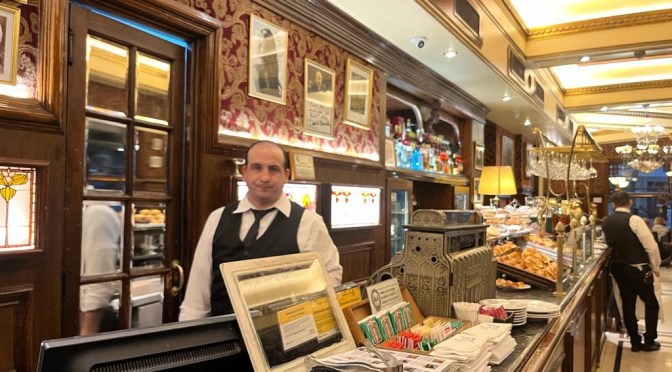 CAFÉ PETIT COLON: UNO DE LOS NOTABLES DE BUENOS AIRES