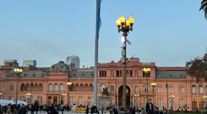 PLAZA DE MAYO CON TODA LA HISTORIA ARGENTINA
